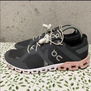 Women’s OnCloud Running shoes Sz 9.5